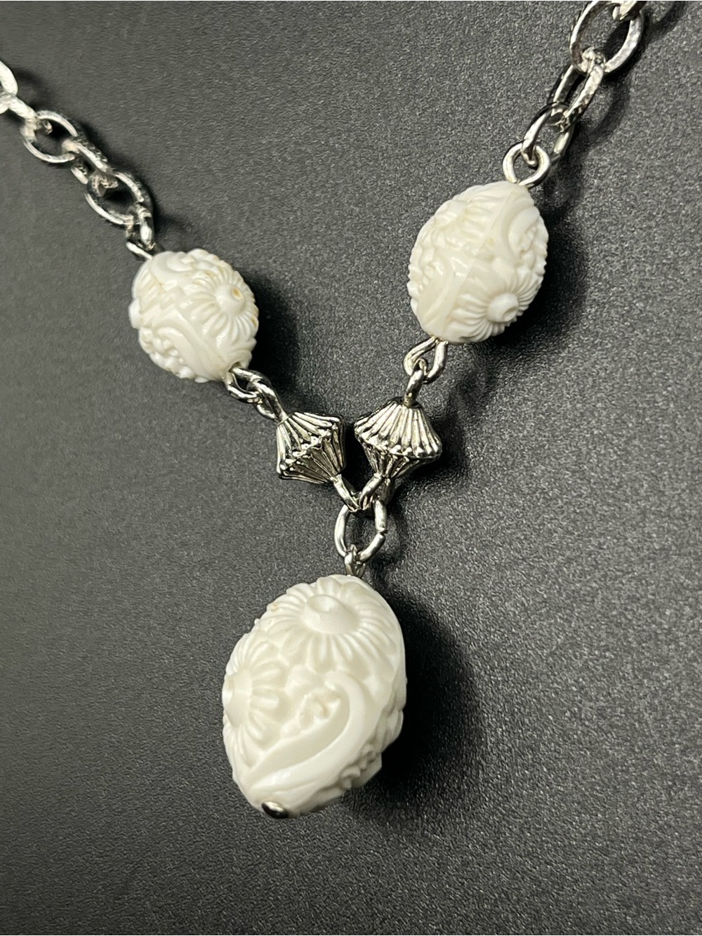 Sarah Coventry Summer Flirt Lariat Lucite Necklace